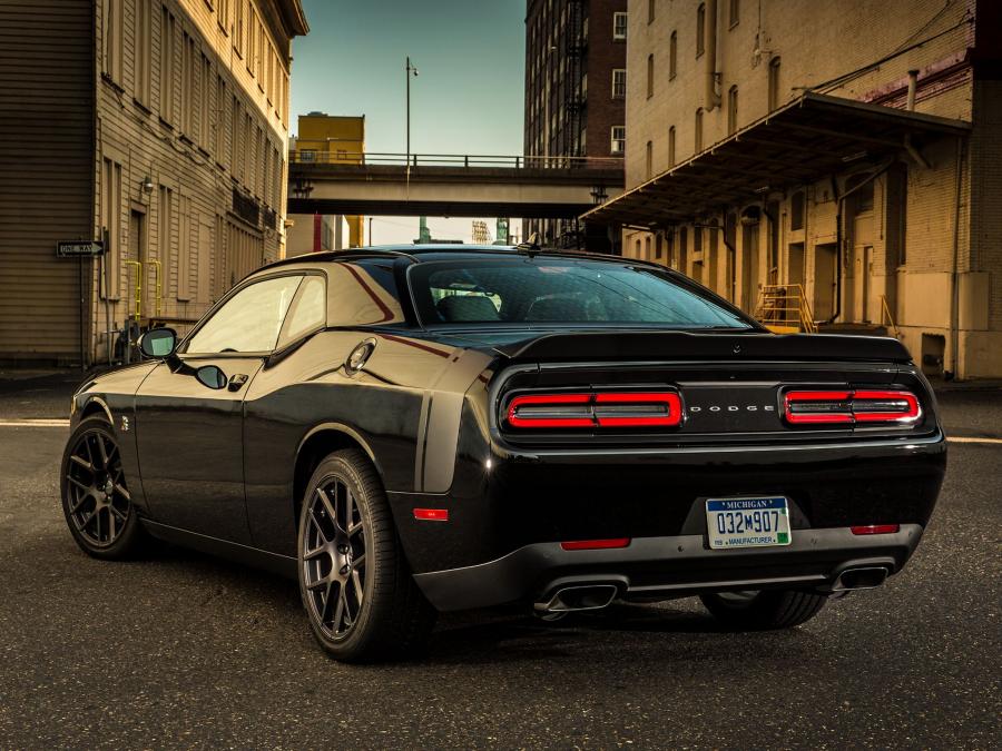  Dodge Challenger R/T Scat Pack 2015 года  (фото 21 из 55)